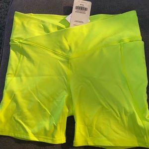 NWT Fabletics High Waisted PURELUXE Crossover Short 6” SIZE XL